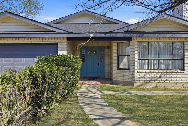 508 Crouch Ave, Devine, TX 78016