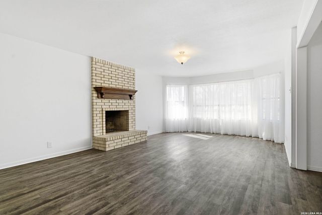 508 Crouch Ave, Devine, TX 78016