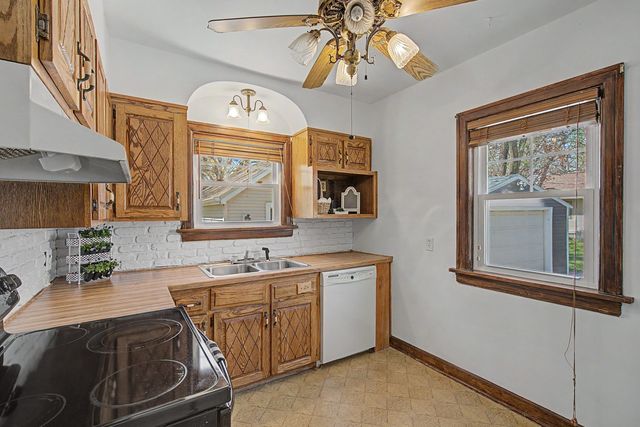 2163 10th Street Place, East Moline, IL 61244
