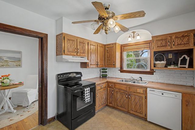 2163 10th Street Place, East Moline, IL 61244