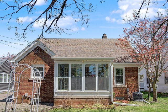 2163 10th Street Place, East Moline, IL 61244