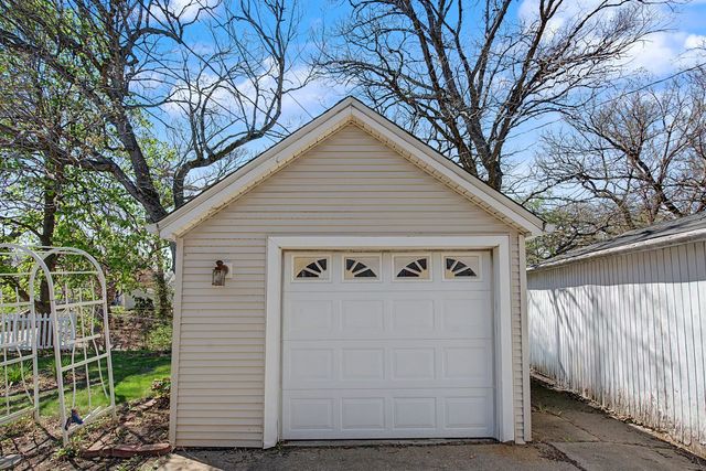 2163 10th Street Place, East Moline, IL 61244