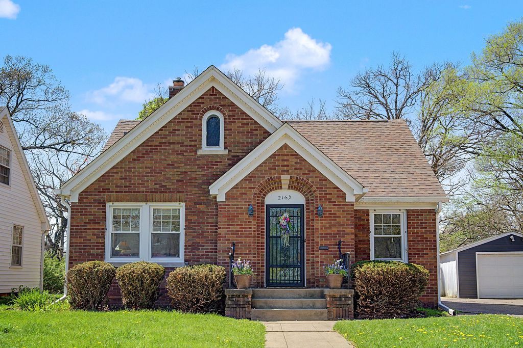 2163 10th Street Place, East Moline, IL 61244