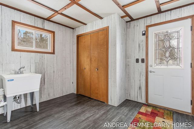 1996 W 32nd Street, Laketown Twp, MI 49423