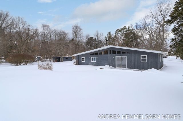 1996 W 32nd Street, Laketown Twp, MI 49423