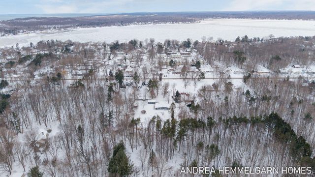 1996 W 32nd Street, Laketown Twp, MI 49423