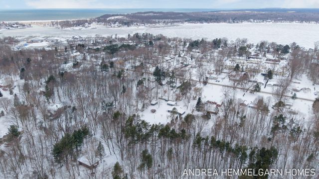 1996 W 32nd Street, Laketown Twp, MI 49423