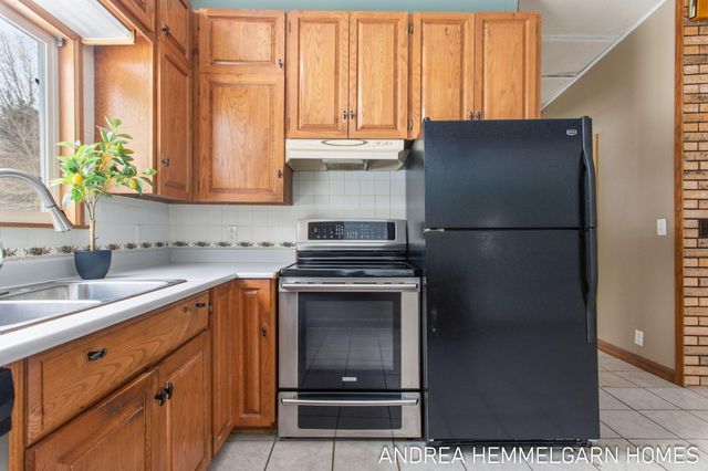 1996 W 32nd Street, Laketown Twp, MI 49423