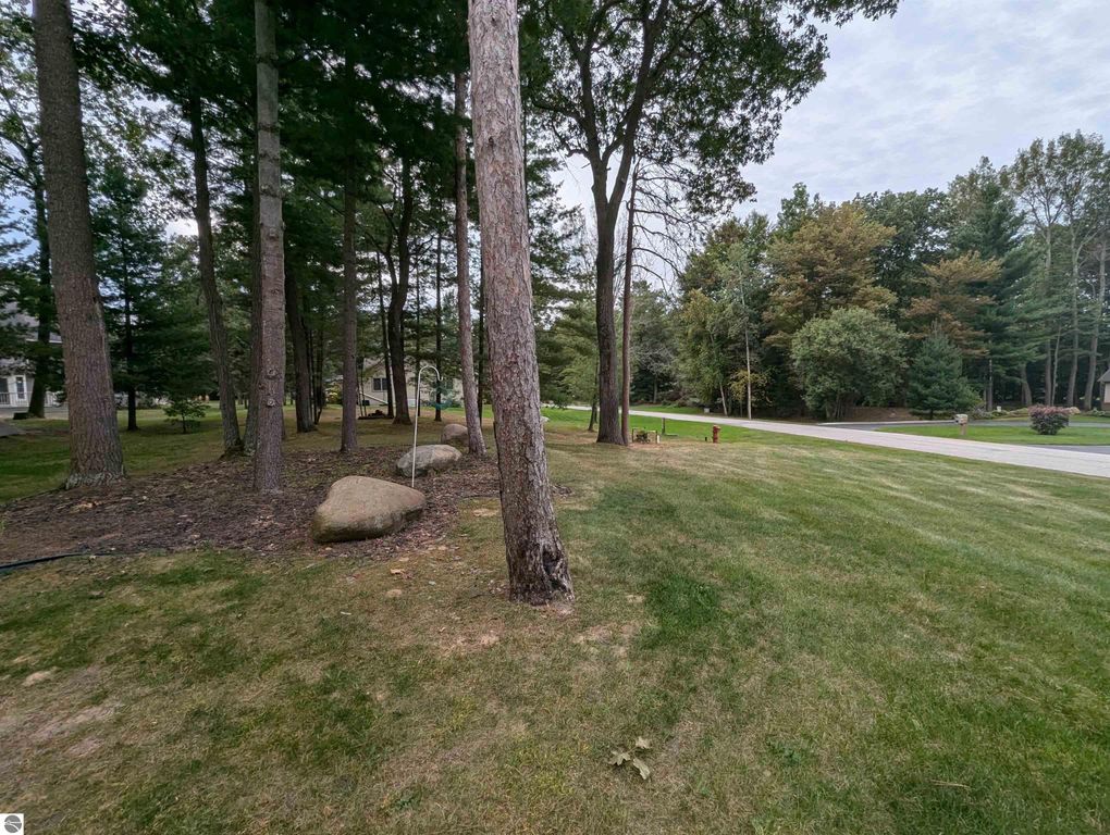 Image 11 of property listing at 5089 Golfview Drive, Au Gres, MI 48703