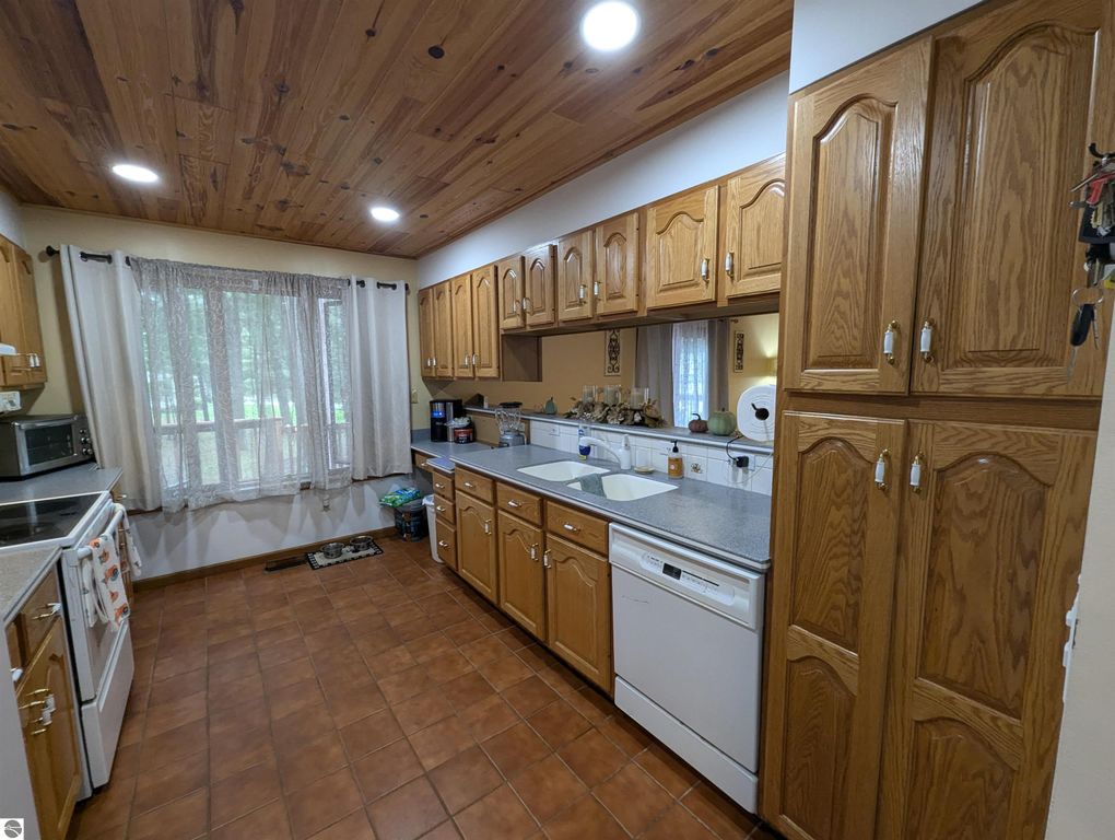 Image 17 of property listing at 5089 Golfview Drive, Au Gres, MI 48703