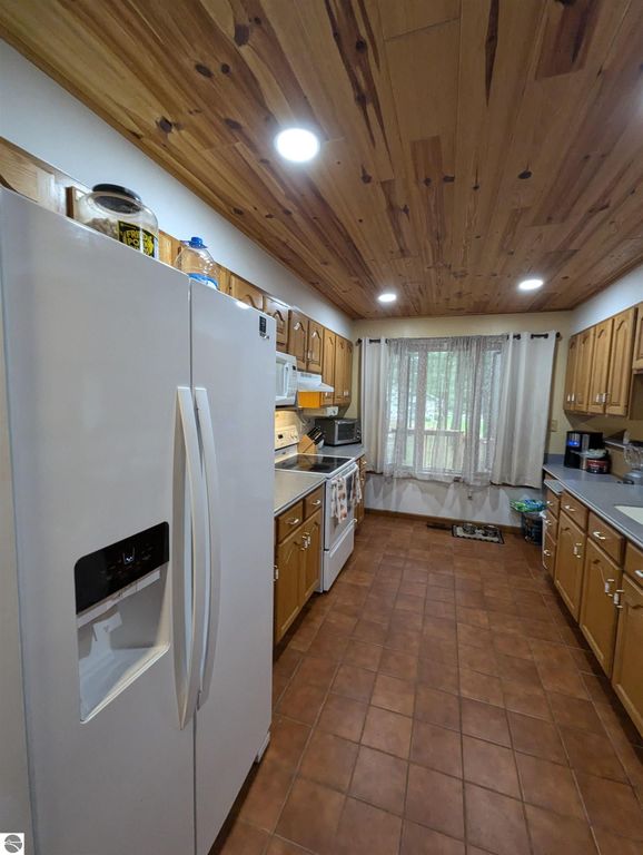 Image 18 of property listing at 5089 Golfview Drive, Au Gres, MI 48703
