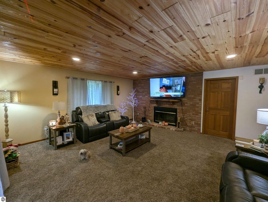 Image 21 of property listing at 5089 Golfview Drive, Au Gres, MI 48703