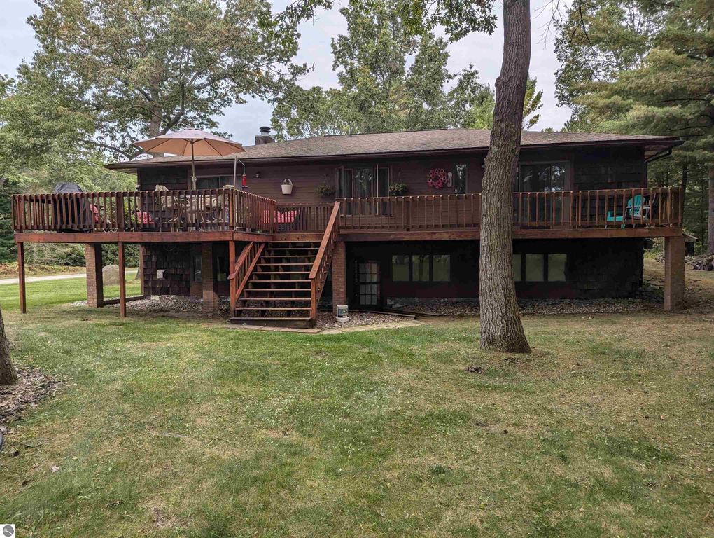 Image 7 of property listing at 5089 Golfview Drive, Au Gres, MI 48703