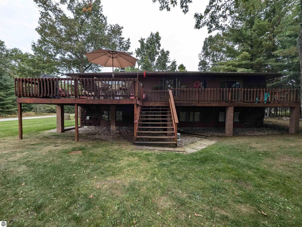 Image 8 of property listing at 5089 Golfview Drive, Au Gres, MI 48703