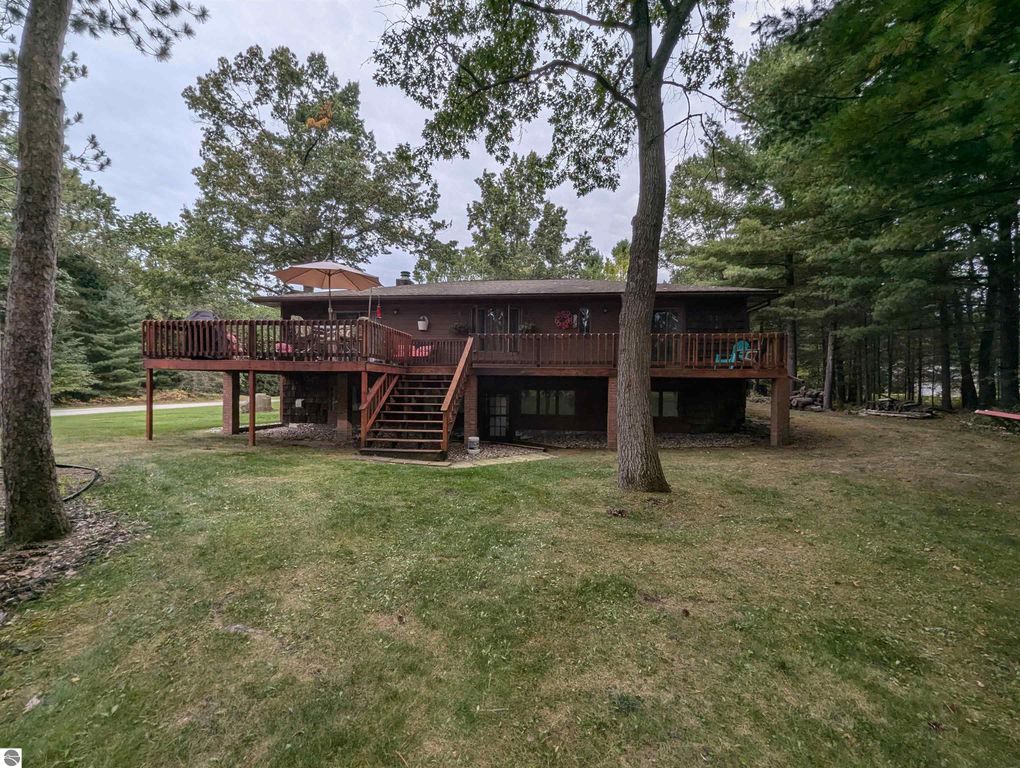 Image 9 of property listing at 5089 Golfview Drive, Au Gres, MI 48703
