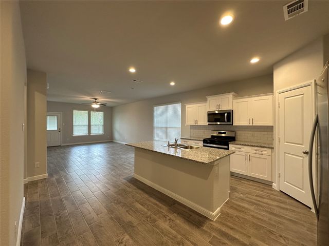 413 Passenger, Fort Worth, TX 76131