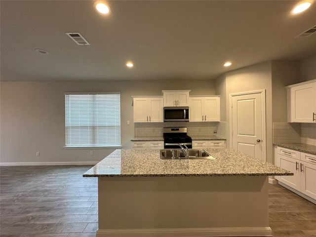 413 Passenger, Fort Worth, TX 76131