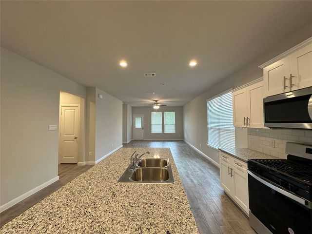 413 Passenger, Fort Worth, TX 76131