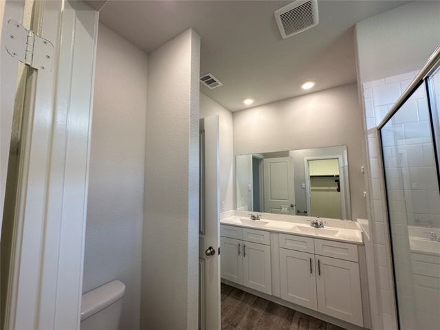 413 Passenger, Fort Worth, TX 76131