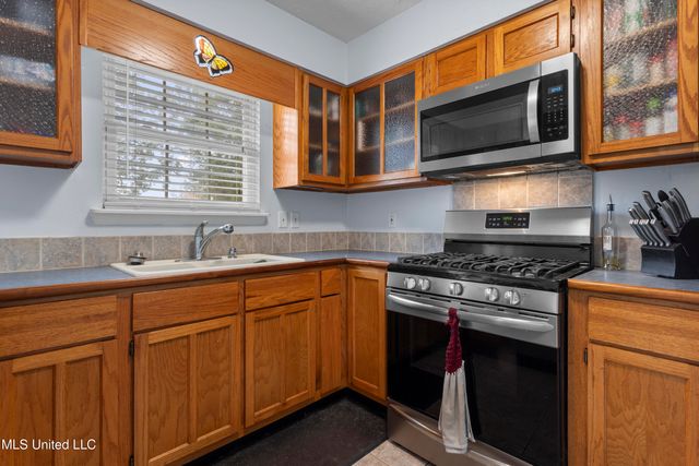 12509 Ponce De Leon Drive, Ocean Springs, MS 39564
