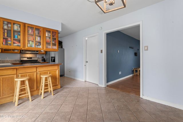 12509 Ponce De Leon Drive, Ocean Springs, MS 39564