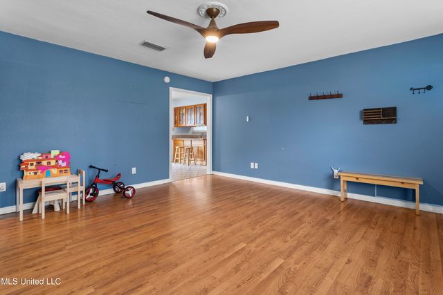 12509 Ponce De Leon Drive, Ocean Springs, MS 39564