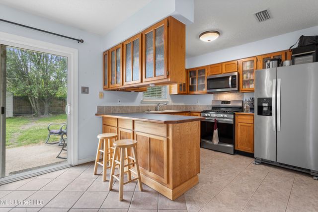 12509 Ponce De Leon Drive, Ocean Springs, MS 39564