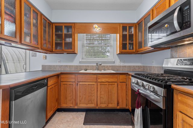 12509 Ponce De Leon Drive, Ocean Springs, MS 39564