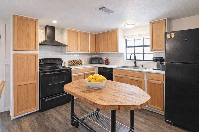 132 Hackberry Cove Lane, Onalaska, TX 77360