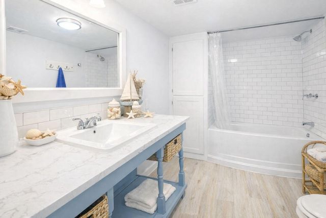 132 Hackberry Cove Lane, Onalaska, TX 77360