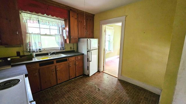 17 Clement Road, Springfield, VT 05156