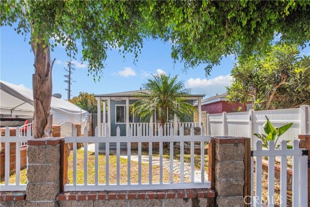 4104 East San Luis, Compton, CA 90221