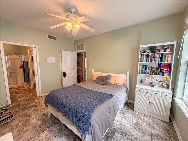 2213 NW 16TH TERRACE 2213, Gainesville, FL 32605