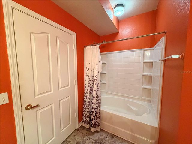 2213 NW 16TH TERRACE 2213, Gainesville, FL 32605
