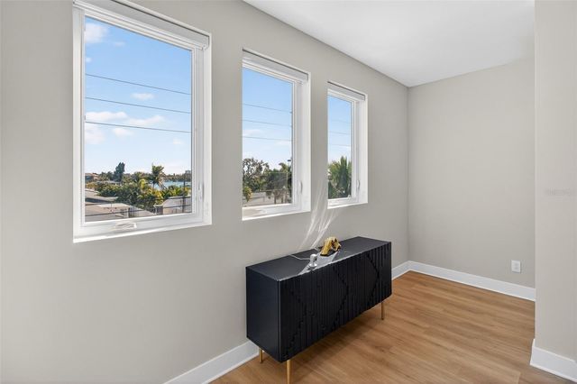 301 79TH STREET S, St Petersburg, FL 33707