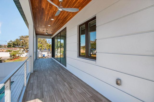 301 79TH STREET S, St Petersburg, FL 33707