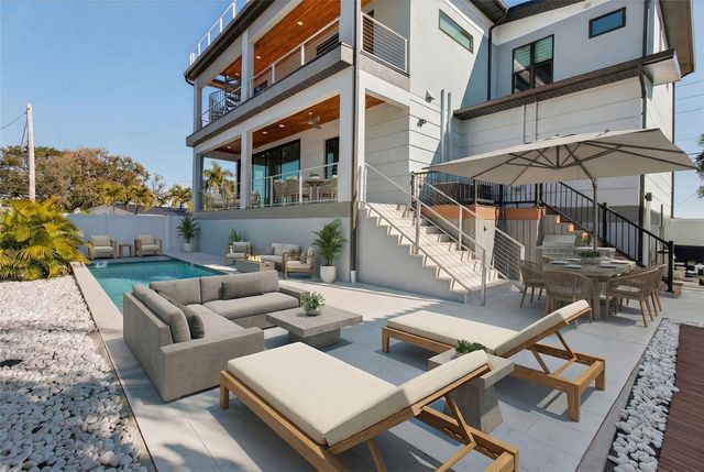 301 79TH STREET S, St Petersburg, FL 33707