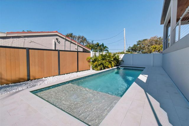 301 79TH STREET S, St Petersburg, FL 33707