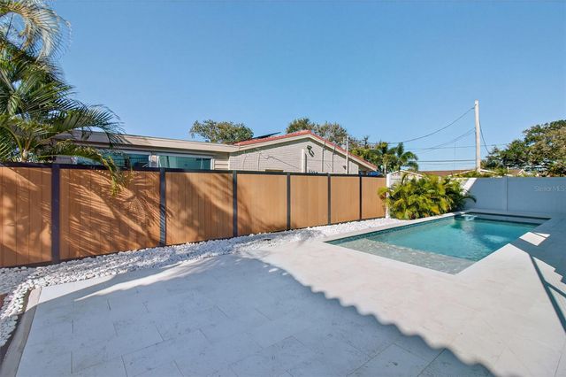 301 79TH STREET S, St Petersburg, FL 33707