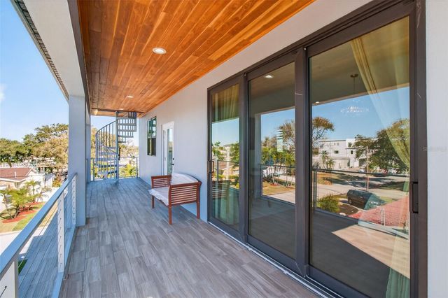 301 79TH STREET S, St Petersburg, FL 33707