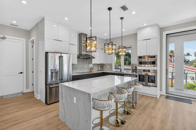 301 79TH STREET S, St Petersburg, FL 33707