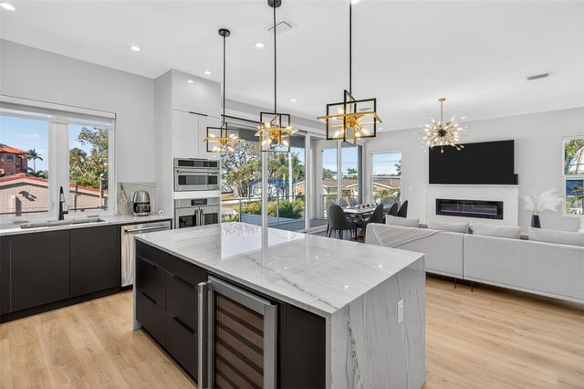 301 79TH STREET S, St Petersburg, FL 33707