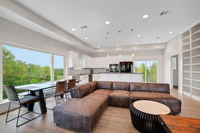 520 Double Eagle Ranch DR, Cedar Creek, TX 78612