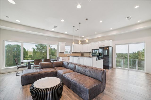 520 Double Eagle Ranch DR, Cedar Creek, TX 78612