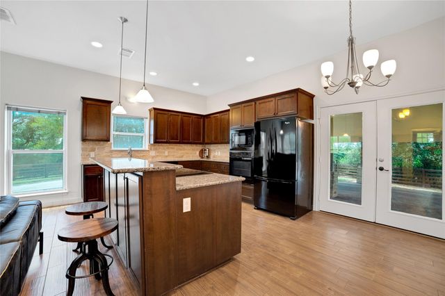 520 Double Eagle Ranch DR, Cedar Creek, TX 78612