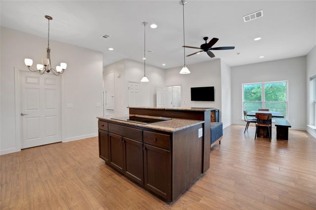 520 Double Eagle Ranch DR, Cedar Creek, TX 78612