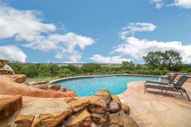 520 Double Eagle Ranch DR, Cedar Creek, TX 78612