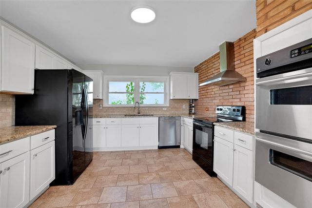 520 Double Eagle Ranch DR, Cedar Creek, TX 78612