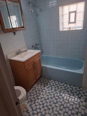3942 W MONROE Street, Chicago, IL 60624