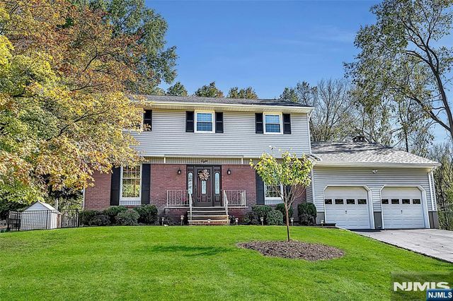 8 Cedar Lane, Roseland, NJ 07068